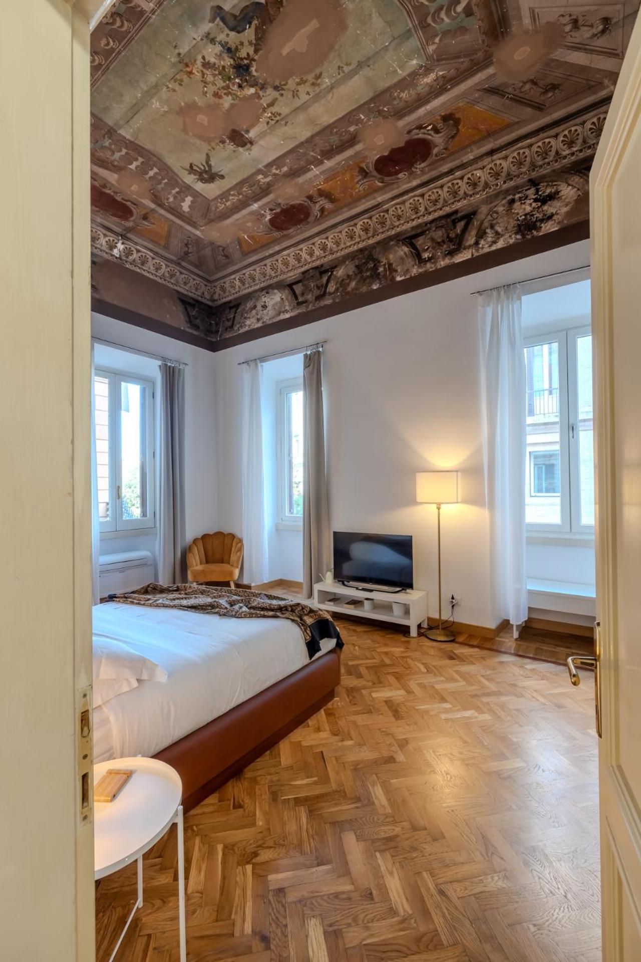Appartamento Storico In Zona Barberini ローマ エクステリア 写真
